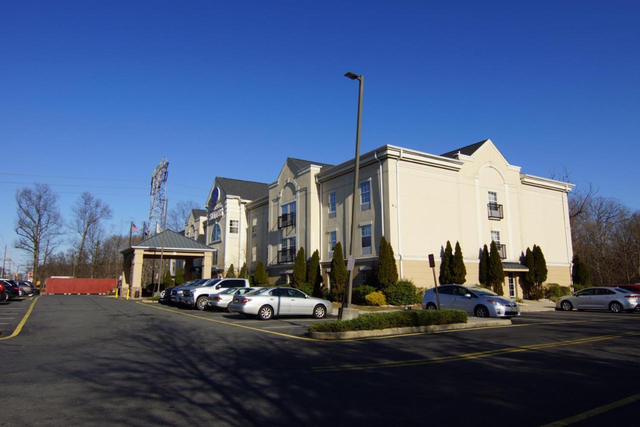 Comfort Suites Near University North Brunswick Exterior photo