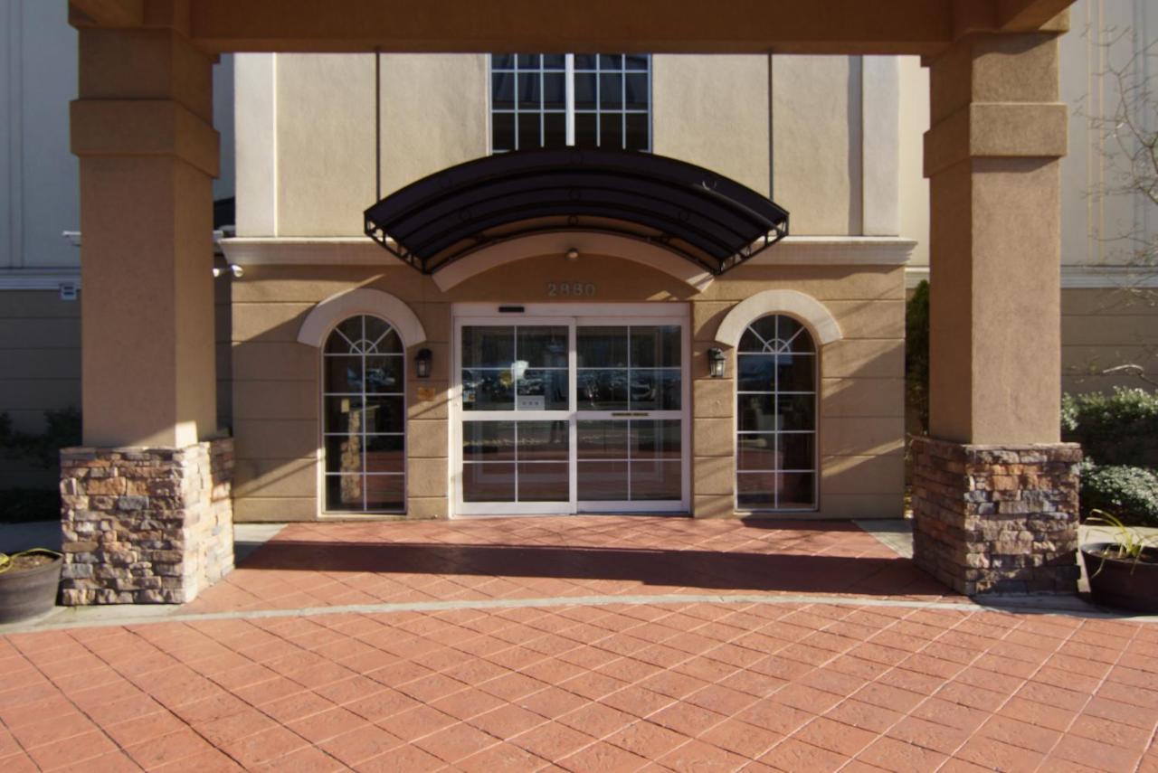 Comfort Suites Near University North Brunswick Exterior photo